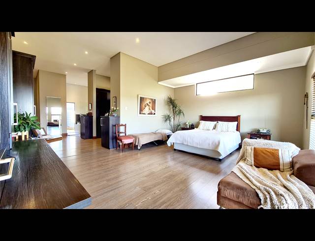 4 BEDROOM FREEHOLD FOR SALE IN SABLE HILLS